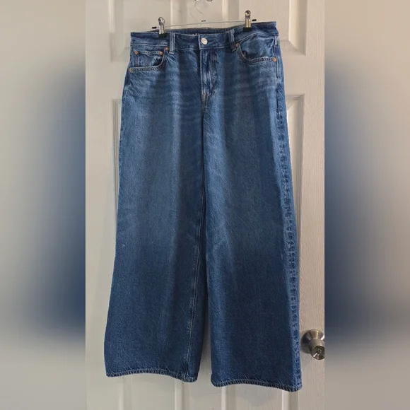 AE Dreamy Drape Strigid Low-Rise Ultra Wide-Leg Jean - Picture 3 of 10